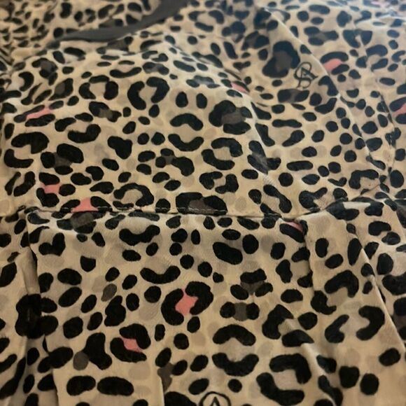 Victoria’s Secret M Rainbow Flannel Lips pajamas - Picture 3 of 5